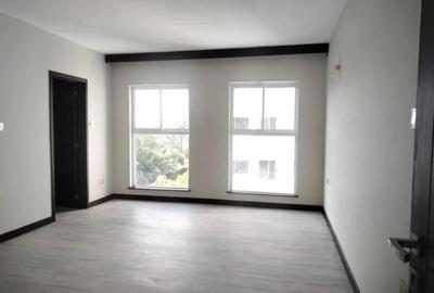 3 Bed Apartment with En Suite in Riverside