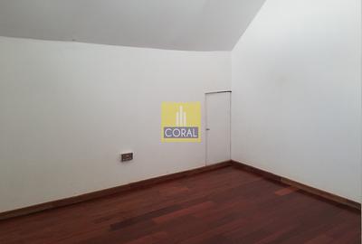 6 Bed House with Garden in Kenyatta Road
