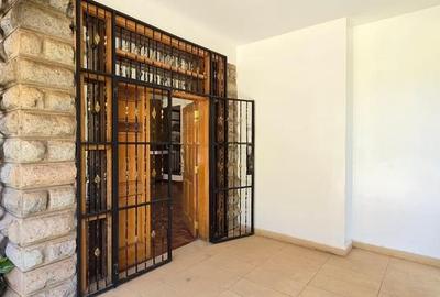 5 Bed Townhouse with En Suite in Kileleshwa - 4