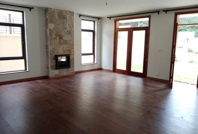 5 Bed Townhouse with En Suite in Lavington - 2