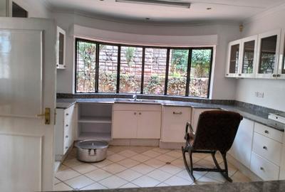 4 Bed House with En Suite in Rosslyn