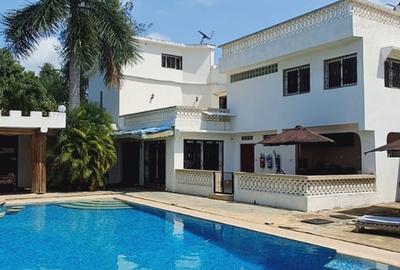 4 Bed Villa with En Suite in Kikambala