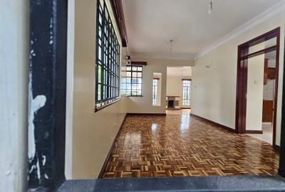 4 Bed Villa with En Suite at Kaputei Road - 4