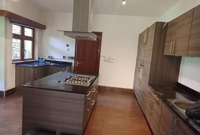 4 Bed Townhouse with En Suite in Kitisuru