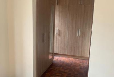 3 Bed Apartment with En Suite at Rhapta Rd