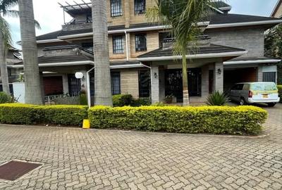 5 Bed Townhouse with En Suite in Lavington