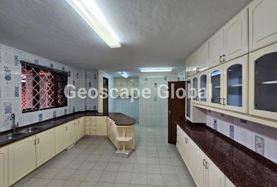 5 Bed House with En Suite in Runda - 4