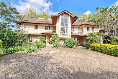 4 Bed Villa with En Suite in Rosslyn