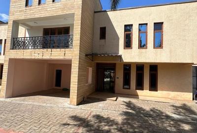 5 Bed Townhouse with En Suite at Lavington Green