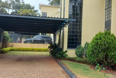 5 Bed Villa with En Suite in Lavington