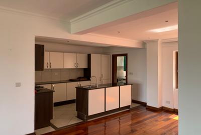 3 Bed Apartment with En Suite in Upper Hill - 4