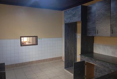 5 Bed House with En Suite at Mountain View Estate