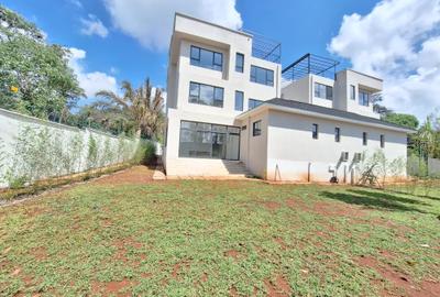 5 Bed Townhouse with En Suite at Lavington Green. - 2