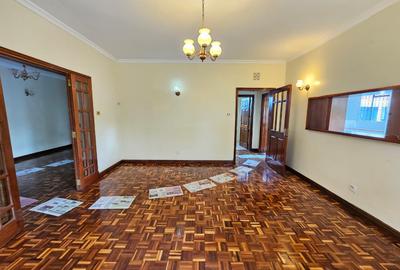 5 Bed House with En Suite in Runda