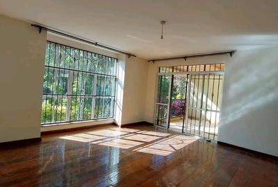 5 Bed Townhouse with En Suite in Brookside - 3