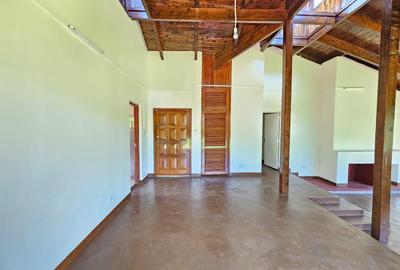 4 Bed House with En Suite at Lakeview - 2