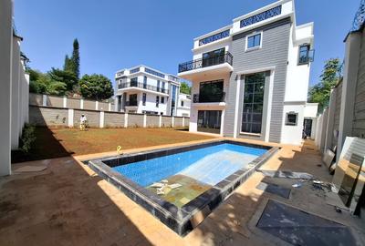 5 Bed Townhouse with En Suite in Lavington