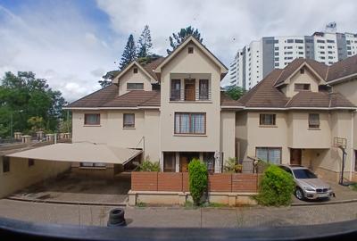 5 Bed Townhouse with En Suite in Lavington