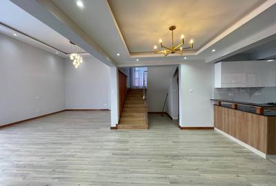 4 Bed Townhouse with En Suite in Membley - 4