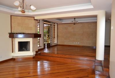 5 Bed Villa with En Suite at Lavington Green - 3