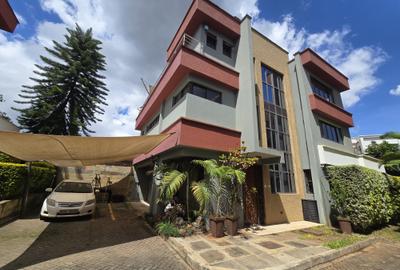 5 Bed House with En Suite in Lavington