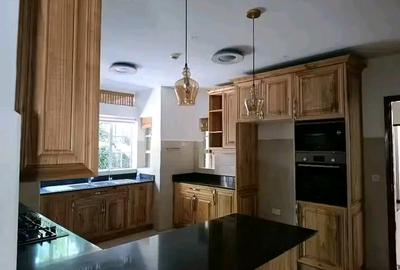 4 Bed House with En Suite at Rosslyn Lonne Tree
