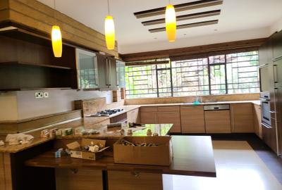 4 Bed Townhouse with En Suite in Lake View - 4