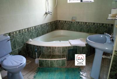 Serviced 2 Bed Apartment with En Suite in Runda - 4