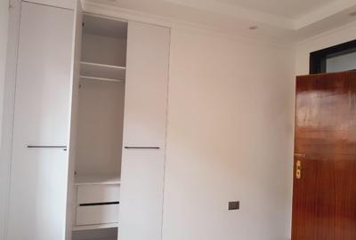 Serviced 3 Bed Apartment with En Suite in Kileleshwa