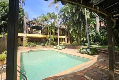 6 Bed House with En Suite in Runda