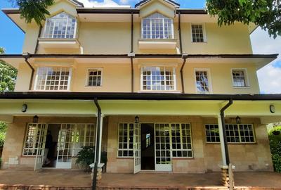 5 Bed Townhouse with En Suite in Lavington