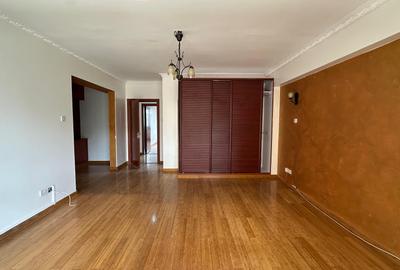 4 Bed Apartment with En Suite at Lvington - 4