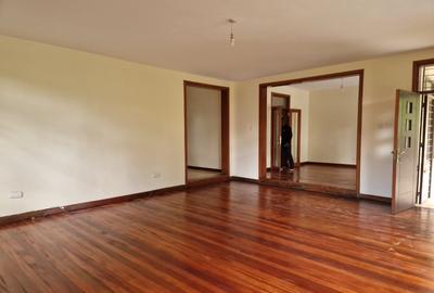 5 Bed Townhouse with En Suite in Lavington - 3