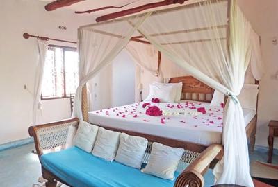 5 Bed House with En Suite in Watamu - 3