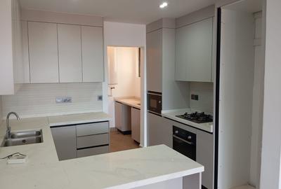 3 Bed Apartment with En Suite in Riverside