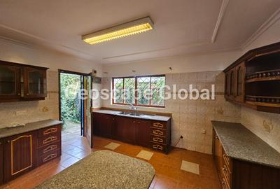 5 Bed House with En Suite in Spring Valley