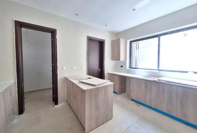 5 Bed Townhouse with En Suite at Lavington - 4