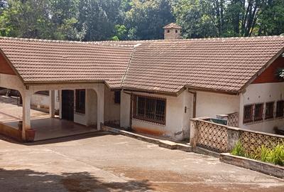 5 Bed House with En Suite at Off Redhill Road - 2