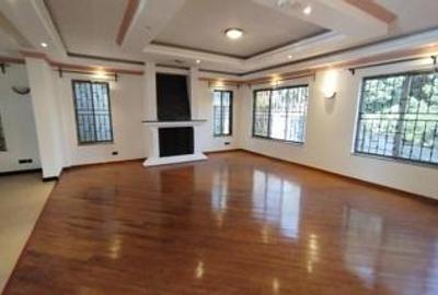 4 Bed Townhouse with En Suite in Westlands Area