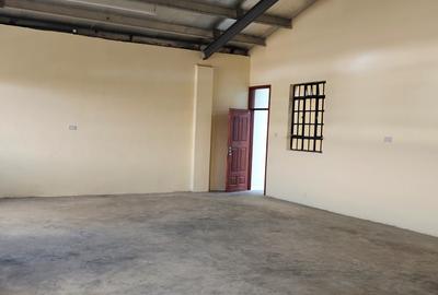 9,000 ft² Warehouse with Parking in Juja