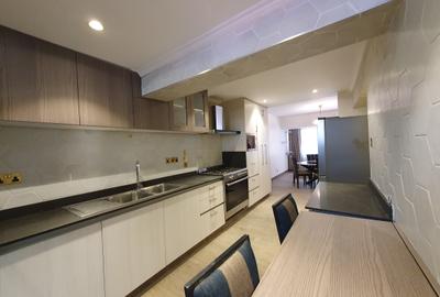 4 Bed House with En Suite in Parklands