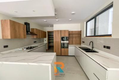 4 Bed Apartment with En Suite in Spring Valley - 4