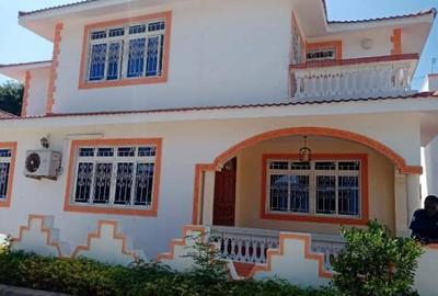 4 Bed Townhouse with En Suite at Baobab Road