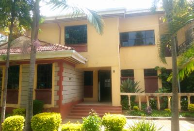 4 Bed Townhouse with En Suite in Nyari