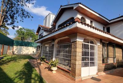 5 Bed House with En Suite at Near Lavington Mall