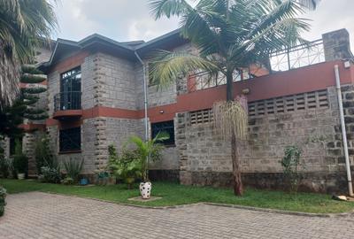 5 Bed House with En Suite at Lavington Shopping Centre