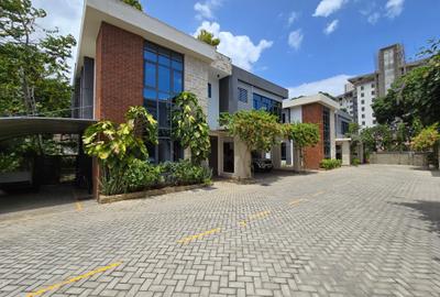 5 Bed Villa with En Suite in Nyali Area