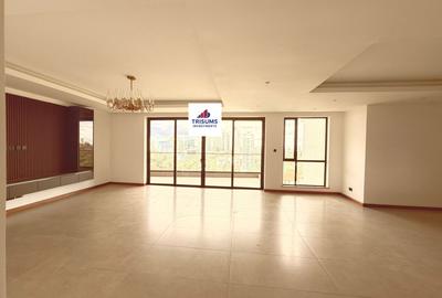 4 Bed Apartment with En Suite in Riverside - 2