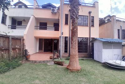 5 Bed Townhouse with En Suite at Lavington - 3