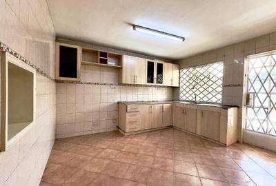 4 Bed Townhouse with En Suite at Kilimani Estate Nairobi